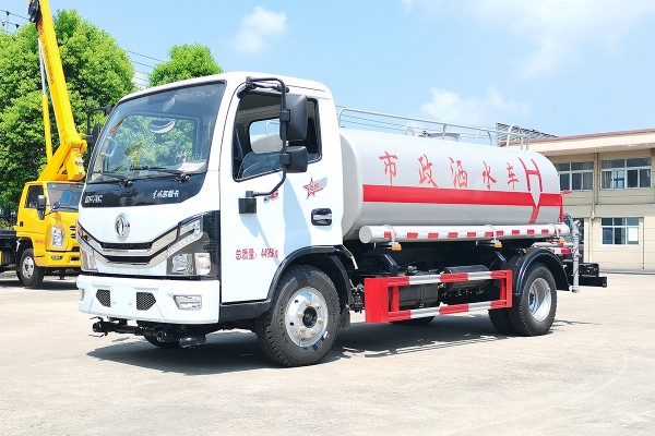 宏宇东风5m³洒水车