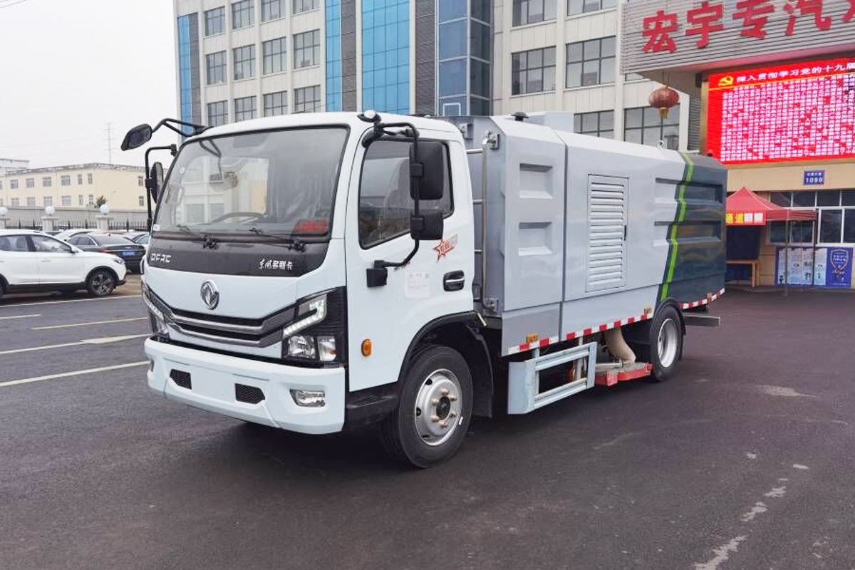 东风7.5m³吸尘车